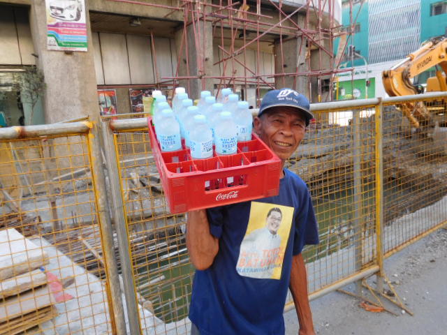 フィリピンで売っている水"