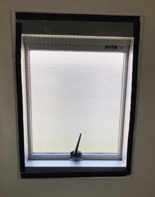 小窓につける簡易網戸